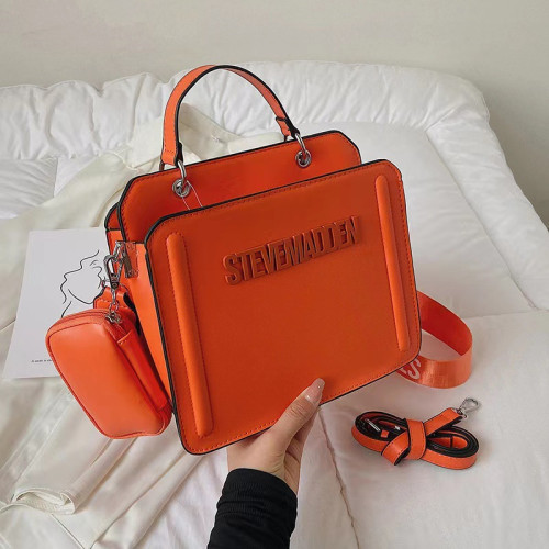 女潮包2023新款手提包handbags流行字母單肩包純色斜後背包bags
