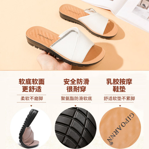 媽媽拖鞋女新款夏季外穿軟底防滑2025夏天中老年老人平底中年涼拖