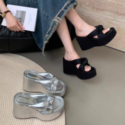 高級感時尚厚底拖鞋女夏外穿2025新款坡跟小個子增高沙灘一字拖鞋