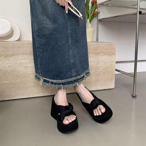 高級感時尚厚底拖鞋女夏外穿2025新款坡跟小個子增高沙灘一字拖鞋