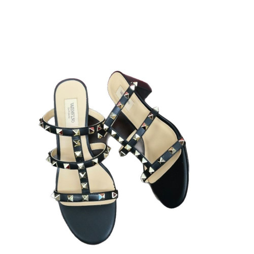 王字粗跟涼鞋6