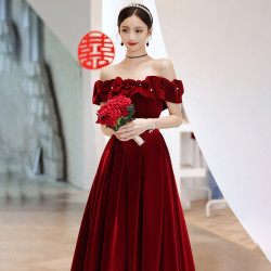 一字肩敬酒服2025新款新娘小個子訂婚連衣裙禮服酒紅色時尚感春季