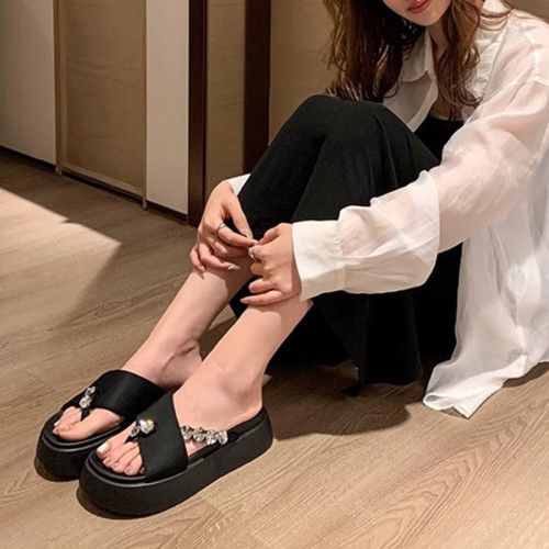 2024新款小碼313233可可泡芙水鑽夾腳厚底沙灘拖鞋女涼拖外穿夏季
