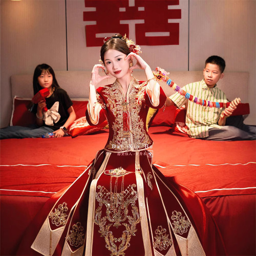 小個子絲絨V領秀禾服新娘 2024新款低領結婚禮服敬酒服中式嫁衣