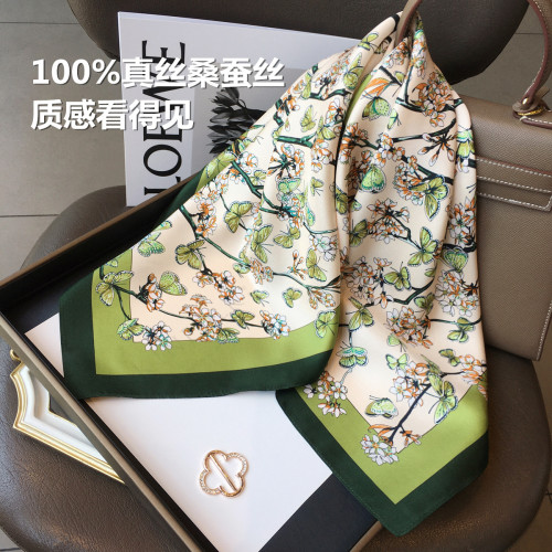 真絲絲巾新款2025桑蠶絲甜美領巾花叢蝴蝶真絲披肩秋百搭小方巾