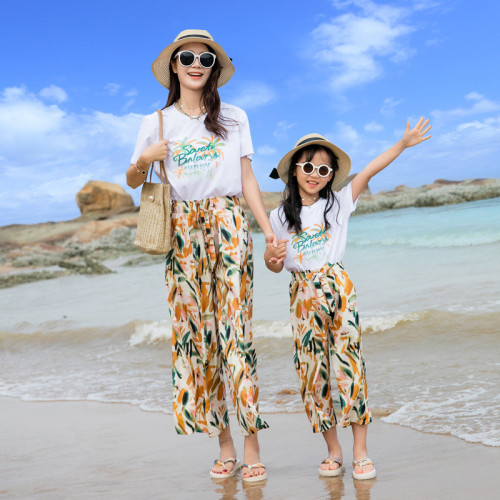 新款親子裝夏裝抽象復古港風襯衫三亞海邊旅遊一家三四口母女套裝