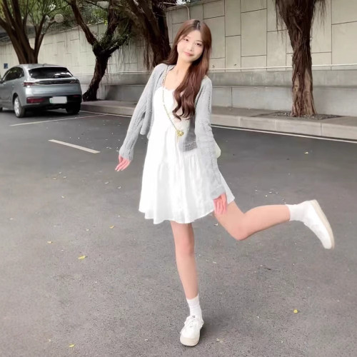 白色吊帶連衣裙女夏2025新款小個子海邊度假開春韓系穿搭絕美短裙