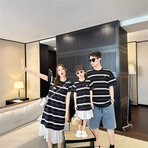時尚親子裝夏季2025新款一家三口條紋嬰兒母女韓系度假休閒家庭裝