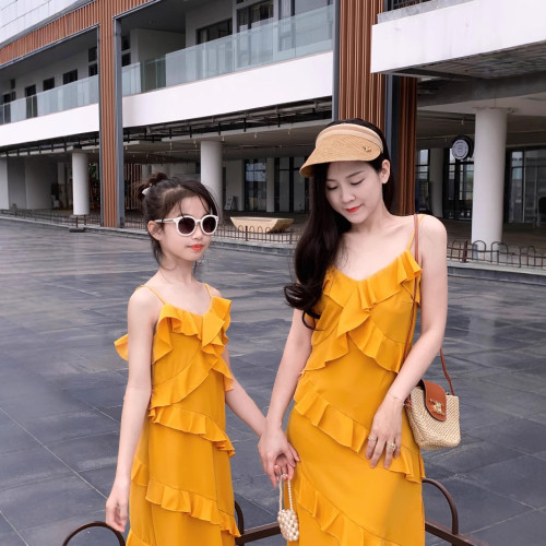 2025親子裝母女裝夏裝新款荷葉吊帶連衣裙女夏新款氣質開叉度假裙