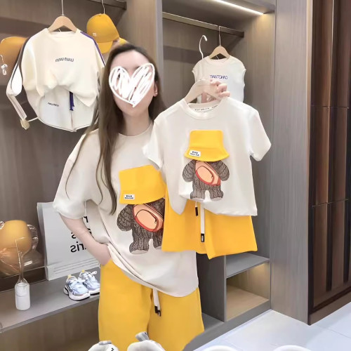 炸街親子裝2025夏裝一家三口母子母女戴帽小熊短袖t恤嬰兒連體衣