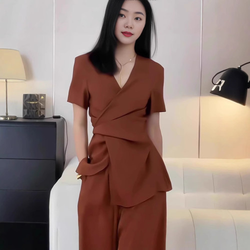 夏季新款法式高級感收腰V領設計感氣質通勤顯瘦百搭上衣2508