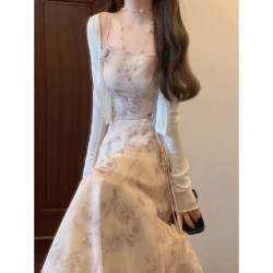 茶歇法式碎花吊帶連衣裙子女春季2025新款小個子開春氣質穿搭長裙