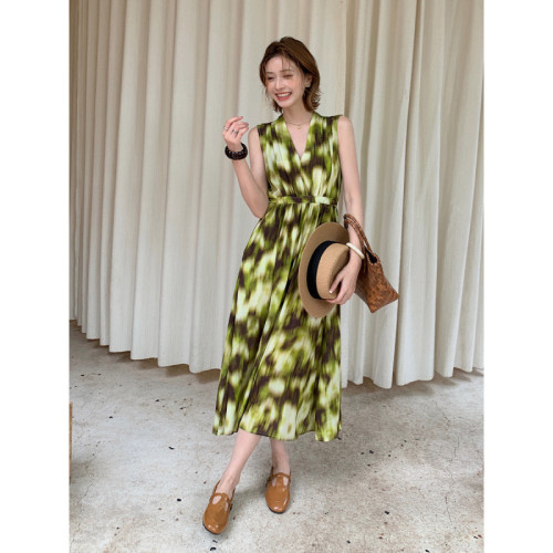 西瓜 度假風無袖v領真絲連衣裙女2025夏季新款顯瘦系帶桑蠶絲裙子