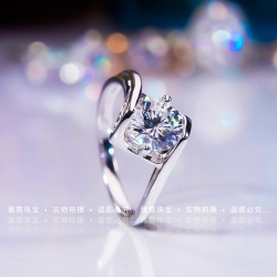 鉑金莫桑石仿真鑽四爪牛頭光臂愛心戒指天使之吻婚戒簡約款鑽戒女