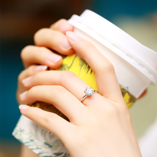 18k白金正品莫桑石戒指D色女1克拉倣真鑽戒婚戒經典六爪鉑金