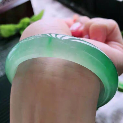 緬甸老坑冰種飄陽綠玉鐲子飄花翡翠手鐲正圈翡翠玉手鐲貴妃鐲女款