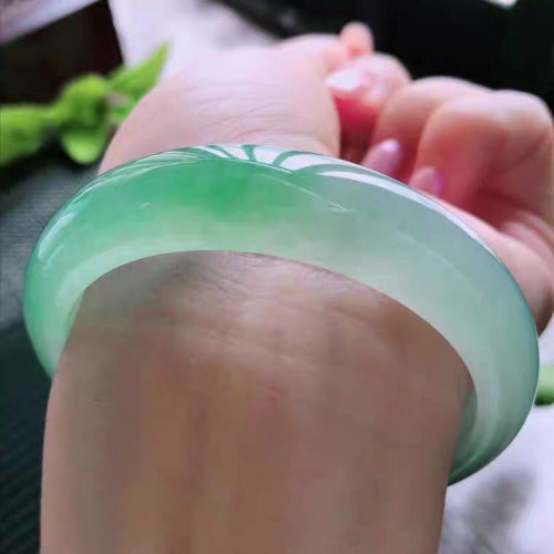 緬甸老坑冰種飄陽綠玉鐲子飄花翡翠手鐲正圈翡翠玉手鐲貴妃鐲女款