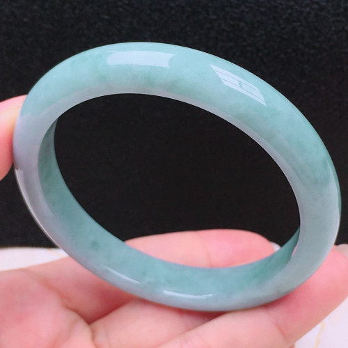 緬甸淺綠翡翠手鐲圓條糯冰種淡藍油青翡翠玉手鐲飄花鐲飄陽綠貴妃
