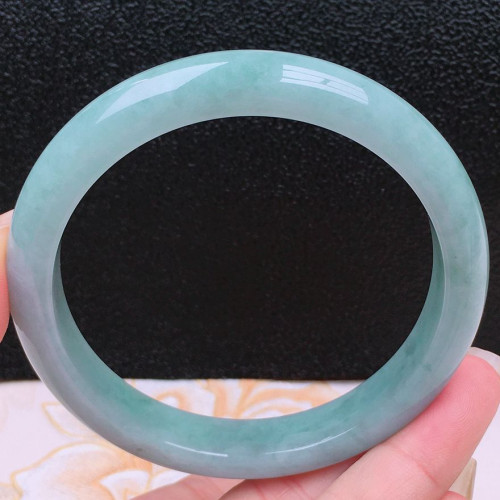 緬甸淺綠翡翠手鐲圓條糯冰種淡藍油青翡翠玉手鐲飄花鐲飄陽綠貴妃