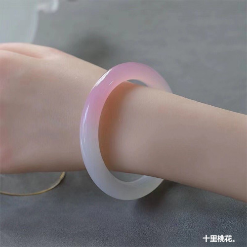 鬱金香淺粉色冰種玉髓瑪瑙手鐲白加粉圓條少女美人鐲漸變玉鐲