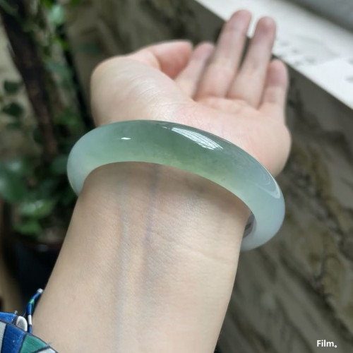 緬甸翡翠手鐲冰糯種晴水油青飄花女玉鐲子正圈貴妃鐲老坑滿綠陽綠