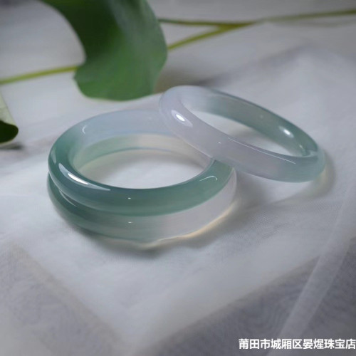 半山半水漸變綠玉鐲透亮冰種瑪瑙手鐲油青玉鐲扁條玉髓手鐲美人鐲