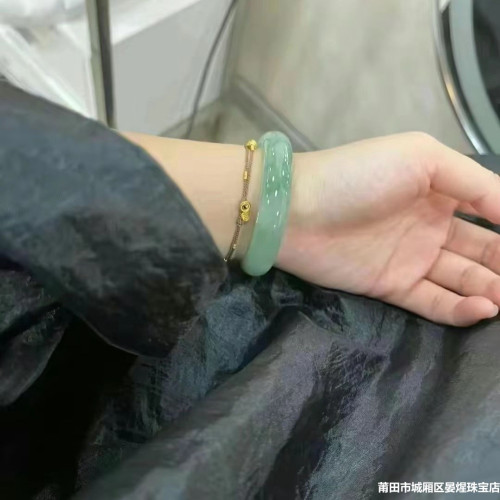 緬甸老坑天然翡翠手鐲夏日清新翠綠款熱賣翡翠玉手鐲子少女款時尚