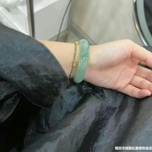 緬甸老坑天然翡翠手鐲夏日清新翠綠款熱賣翡翠玉手鐲子少女款時尚
