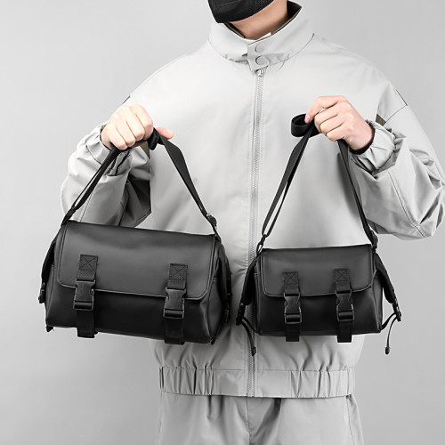 男士潮牌機能風單肩斜後背包小後背包女同款通勤包潮酷百搭防水小挎包